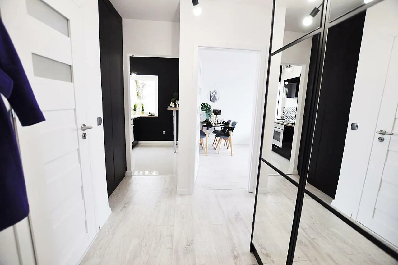 M11 Outstanding Apartment With Balcony ワルシャワ